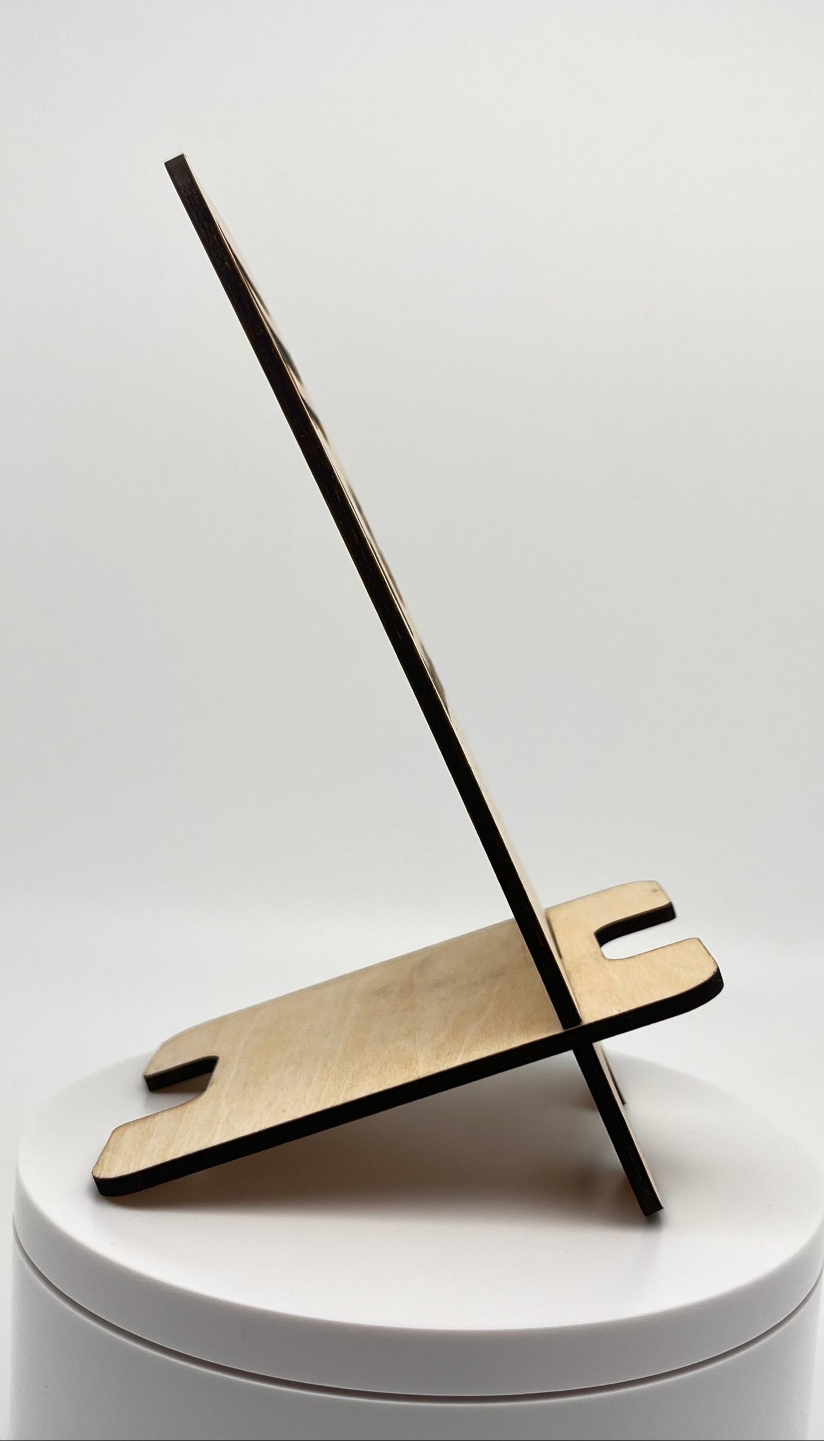 Soporte para teléfono con bandera de madera delgada