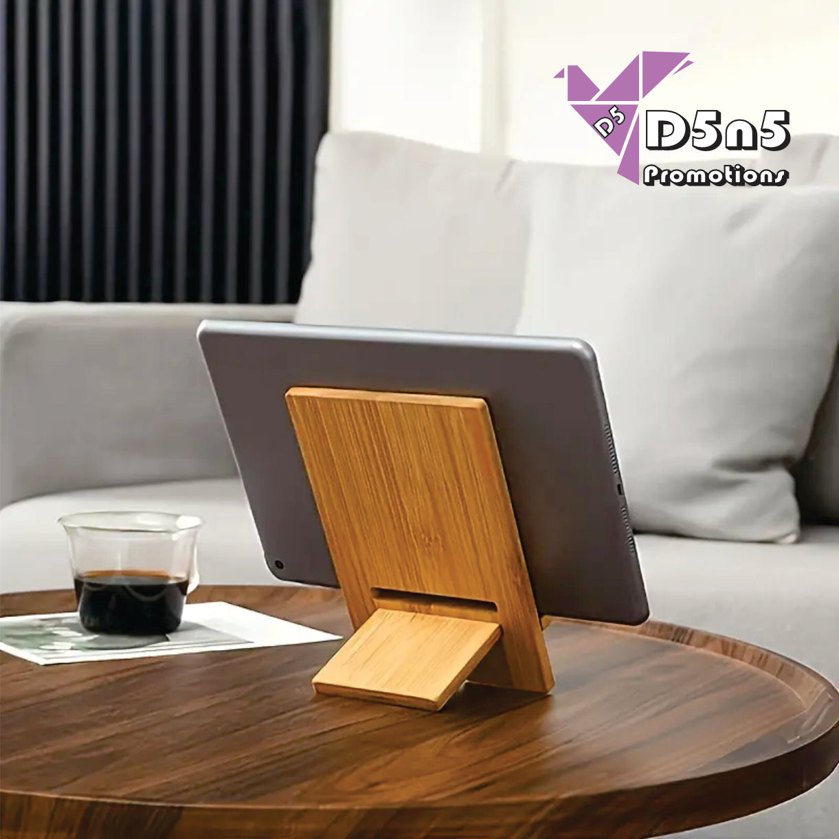 Soporte para teléfono con mapa de madera